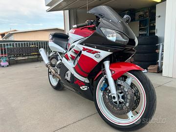 Yamaha yzf R6 600 IN TRATTATIVA