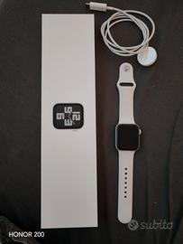 Apple Watch SE 40mm  Silver, 