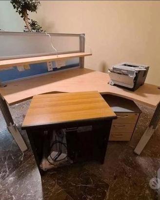 Scrivania angolare in legno