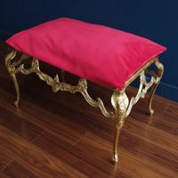 Panchetta dorata con cuscino in velluto