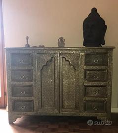 Credenza indiana artigianale – legno e metallo