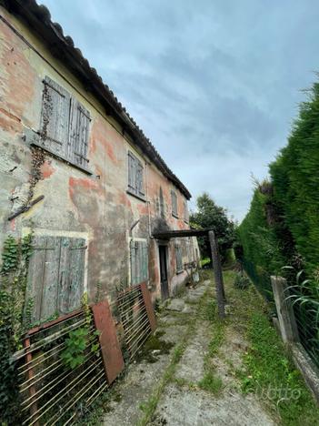 RUSTICO A MAERNE CON AMPIO GIARDINO