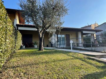 2 LOCALI A MONIGA DEL GARDA