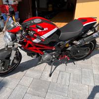 Ducati Monster 696