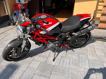 Ducati Monster 696