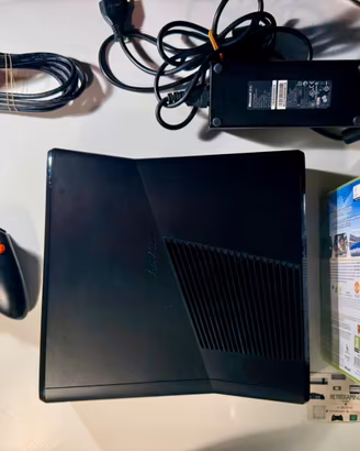 Xbox 360 Slim 250GB + 5 Giochi