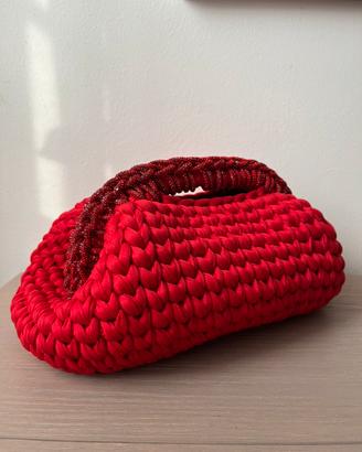 Clutch bag all’uncinetto in lycra rossa con strass
