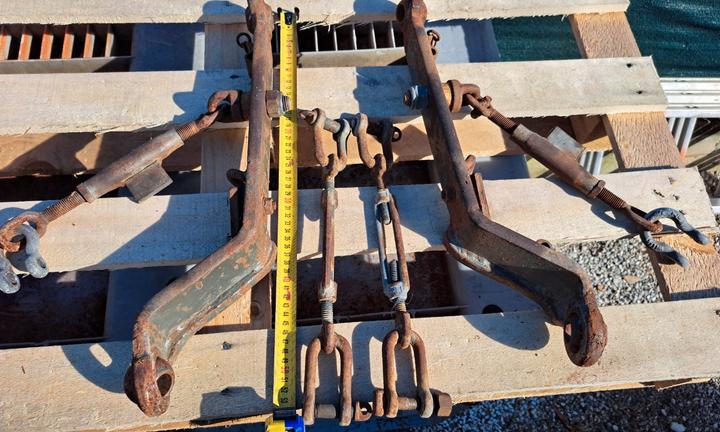 Braccia sollevatore trattore