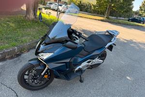 Honda forza adv 750