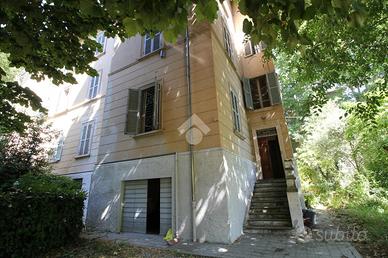 2 LOCALI A PARMA