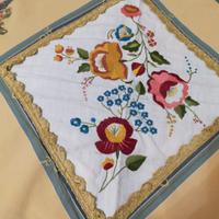 Coperta di lino artigianale ricamata a mano 