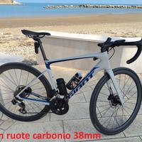 GIANT DEFY ADVANCED 2 TG M CARBON 105 di2