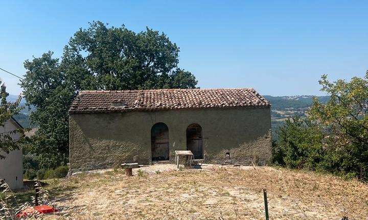 Rustico con annesso terreno