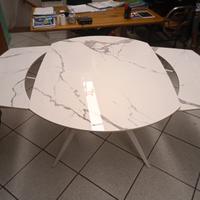 Tavolo straordinario nuovo allungabile 