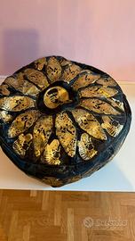 Pouf in pelle blu e oro