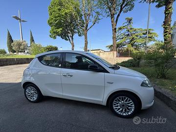 Lancia ypsilon 1.2 ecochic Gpl 69 cv