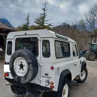 Land Rover Defender 90 2.5 SW E 07/2002 km 176000