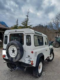 Land Rover Defender 90 2.5 SW E 07/2002 km 176000
