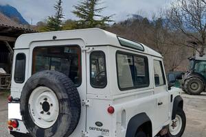 Land Rover Defender 90 2.5 SW E 07/2002 km 176000