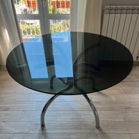 Tavolo rotondo in vetro nero