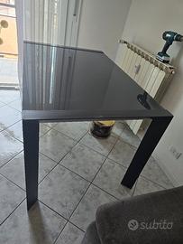 Tavolo in vetro allungabile