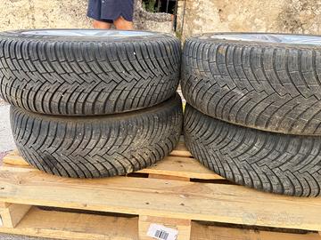 Treno Gomme  205 55 R16 quattro stagioni con cerch