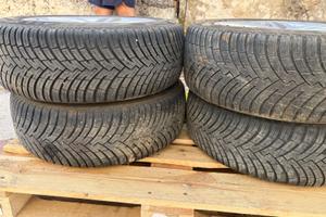 Treno Gomme  205 55 R16 quattro stagioni con cerch
