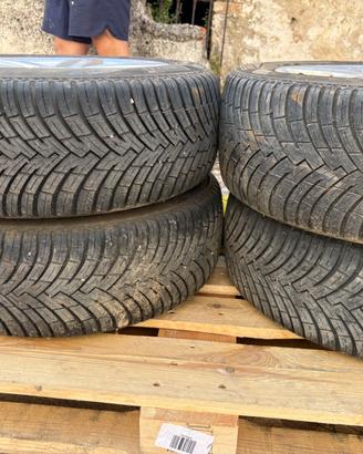 Treno Gomme  205 55 R16 quattro stagioni con cerch