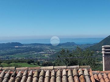 RUSTICO A CAPRINO VERONESE