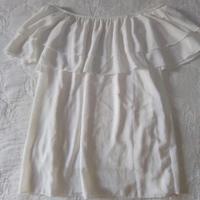 Blusa bianca con volant off-shoulder