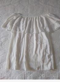 Blusa bianca con volant off-shoulder