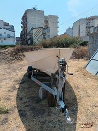 Barca con carrello e pilotina