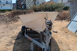 Barca con carrello e pilotina