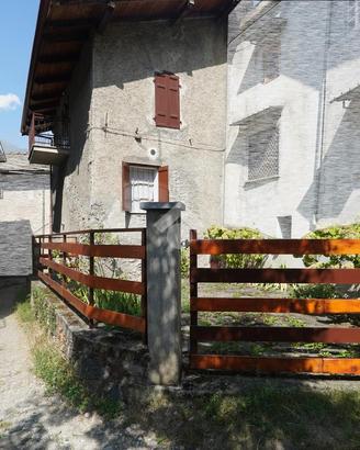 CASA SEMINDIPENDENTE A MEANA DI SUSA