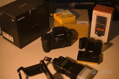 Fujifilm X-T4 Black + Kit Accessori