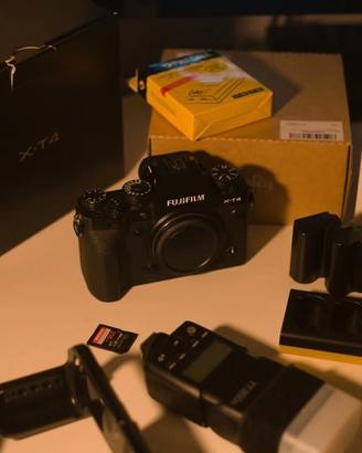 Fujifilm X-T4 Black + Kit Accessori