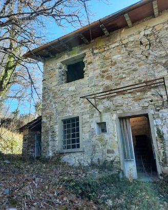 Casa indipendente di 60 m² con più di 5 locali a C
