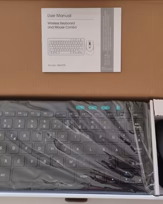 Tastiera Wireless con Mouse Rii