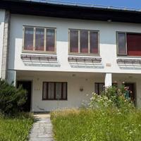 casa indipendente con tre unità