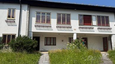 casa indipendente con tre unità