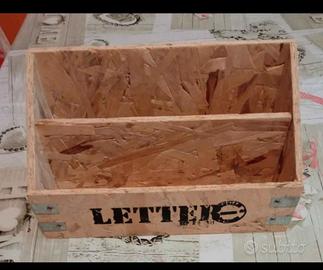 Portalettere,organizzatore in legno,da tavolo.