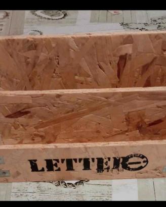 Portalettere,organizzatore in legno,da tavolo.
