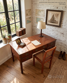 Scrivania e sedia vintage in legno