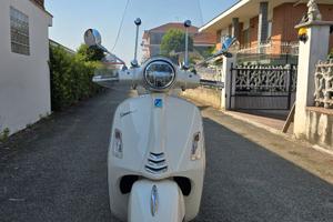 Piaggio Vespa GTS 300 hpe