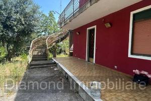Villetta singola con terreno a Zafferana Etnea