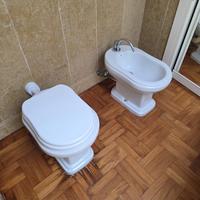 WC e Bidet in ceramica bianca come nuovi