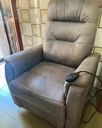 Poltrona alzapersona reclinabile elettrica