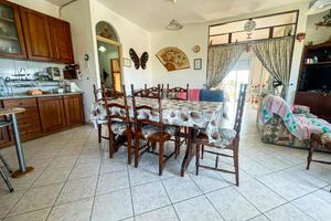 4 LOCALI A FALERNA