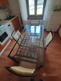 Tavolo da cucina + 4 sedie in ferro e vetro