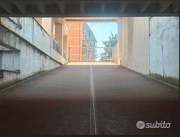 Box per auto grande in via Sulmona